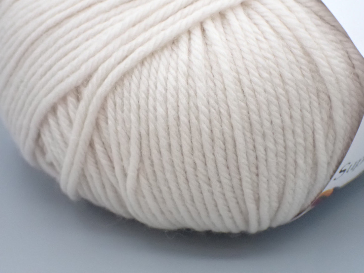 Cascade Yarns 220 Superwash DK weight Frosted Almond