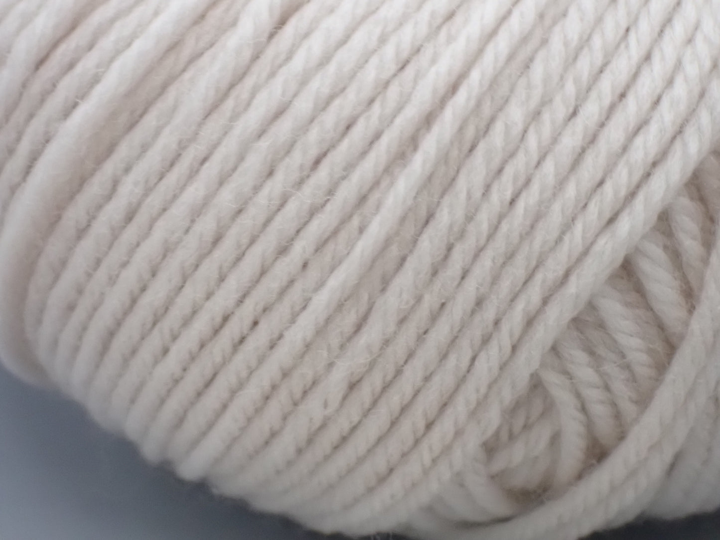 Cascade Yarns 220 Superwash DK weight Frosted Almond
