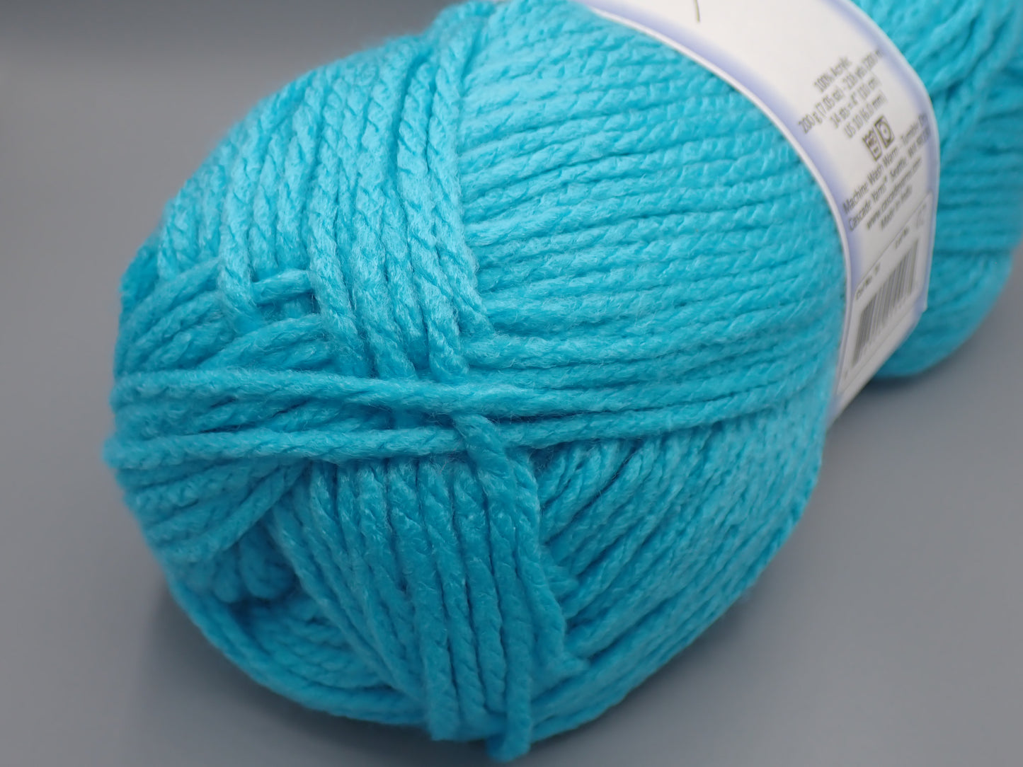 Cascade Yarns Anthem Chunky Bulky weight yarn Bachelor Button