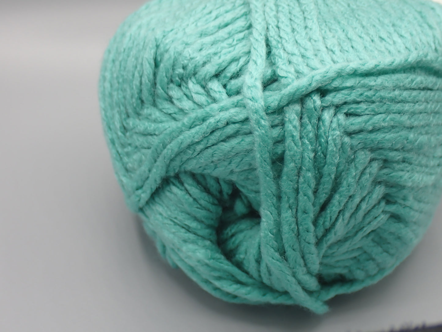Cascade Yarns Anthem Chunky Bulky weight yarn Agate Green