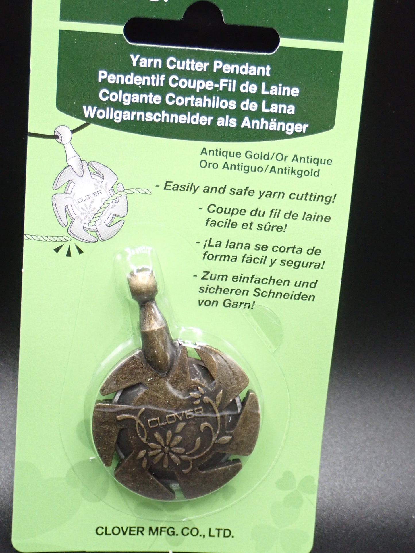 Clover Yarn Cutter Pendant in Antique Gold