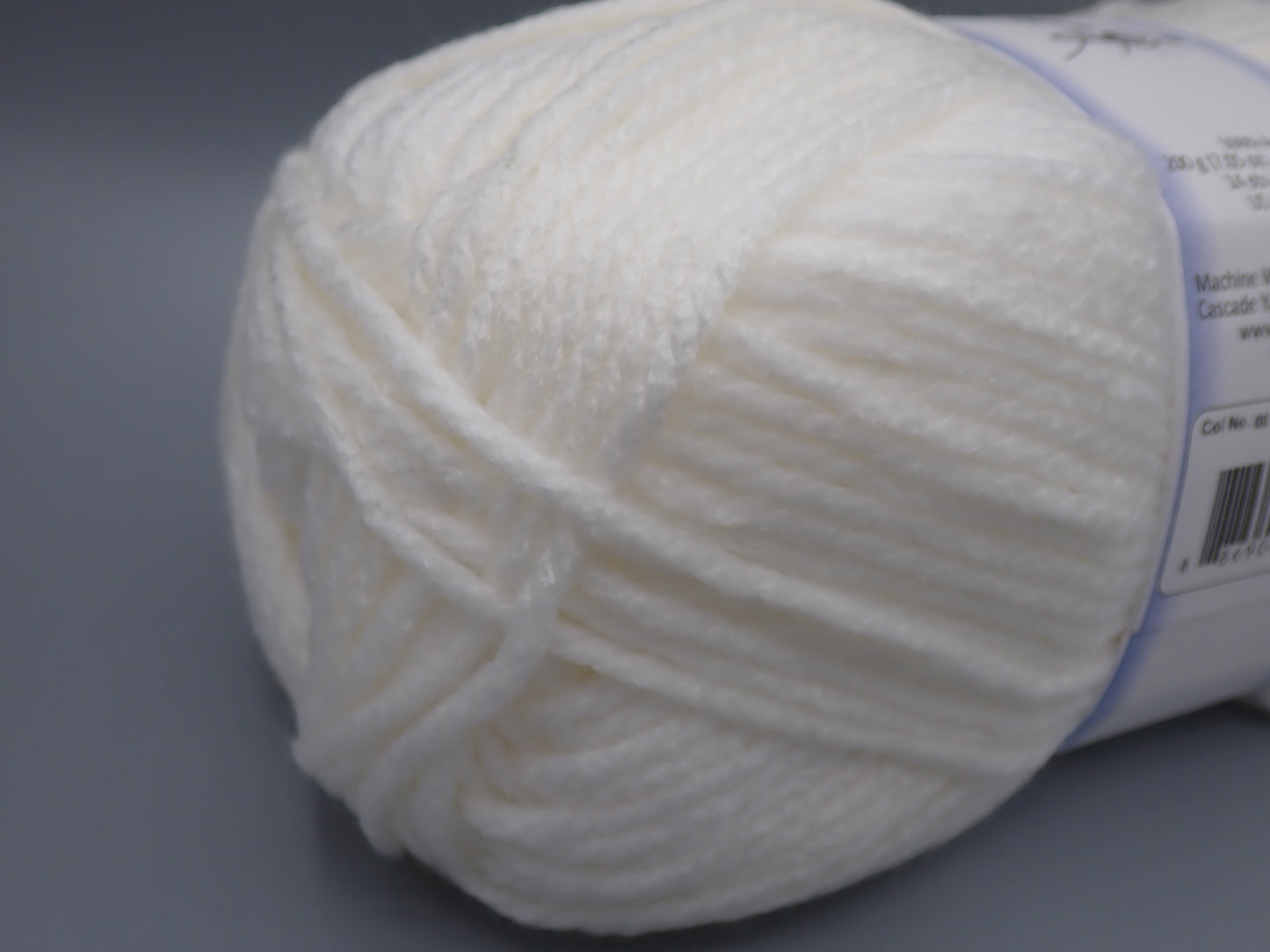 Cascade Yarns Anthem Chunky Bulky weight yarn White