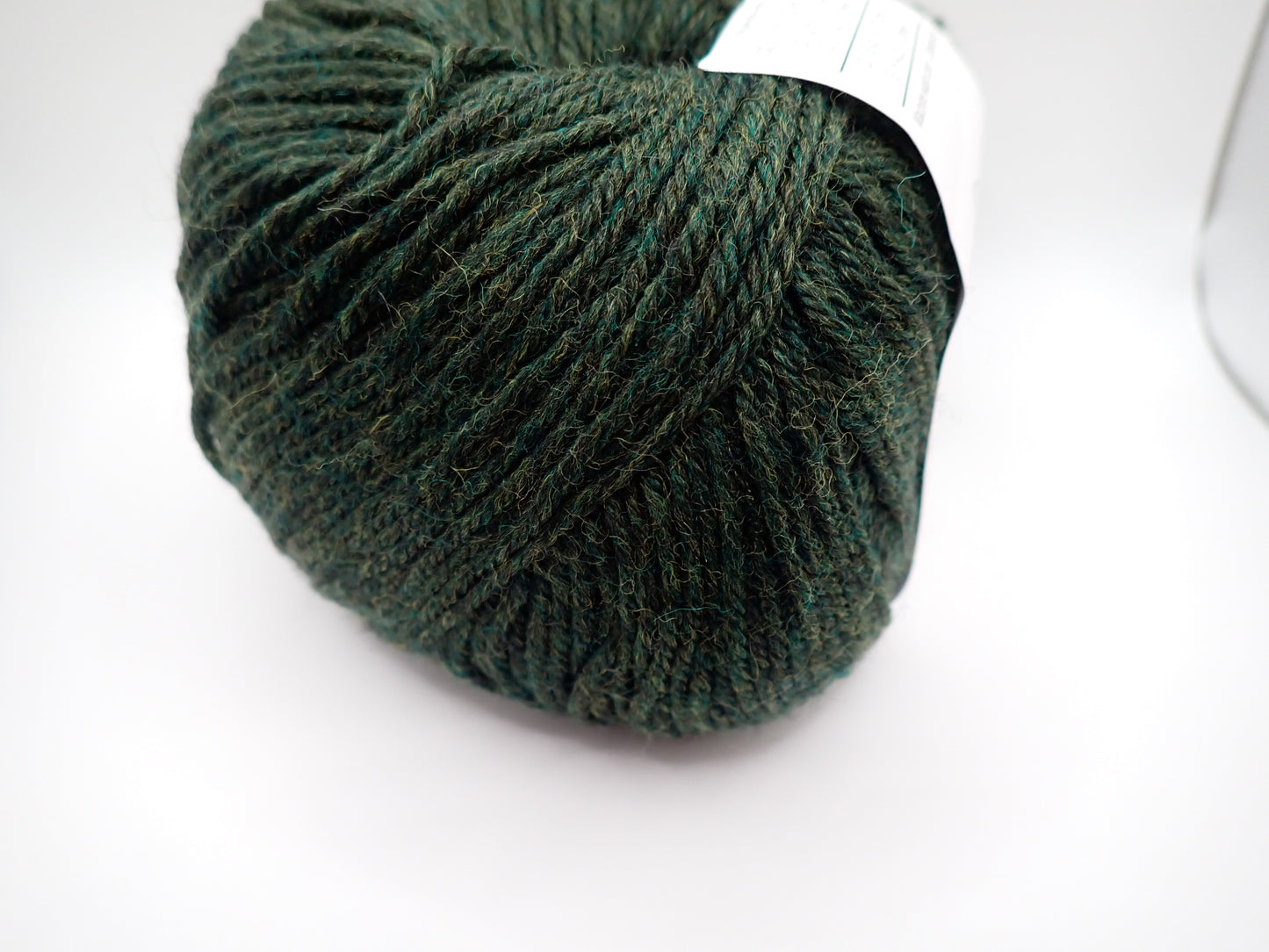 Cascade Yarns 220 Superwash DK weight Shire