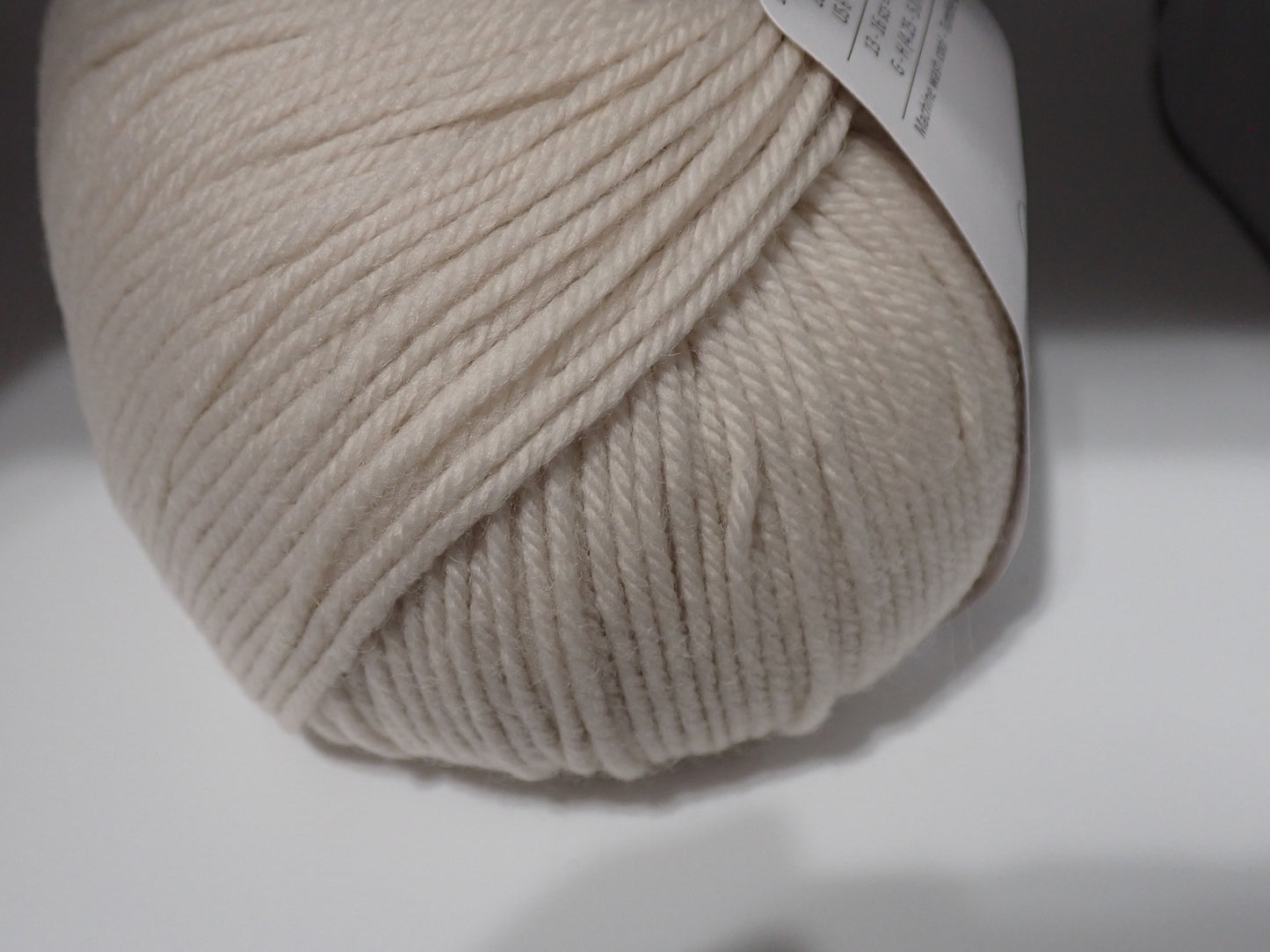Cascade Yarns 220 Superwash DK weight Frosted Almond