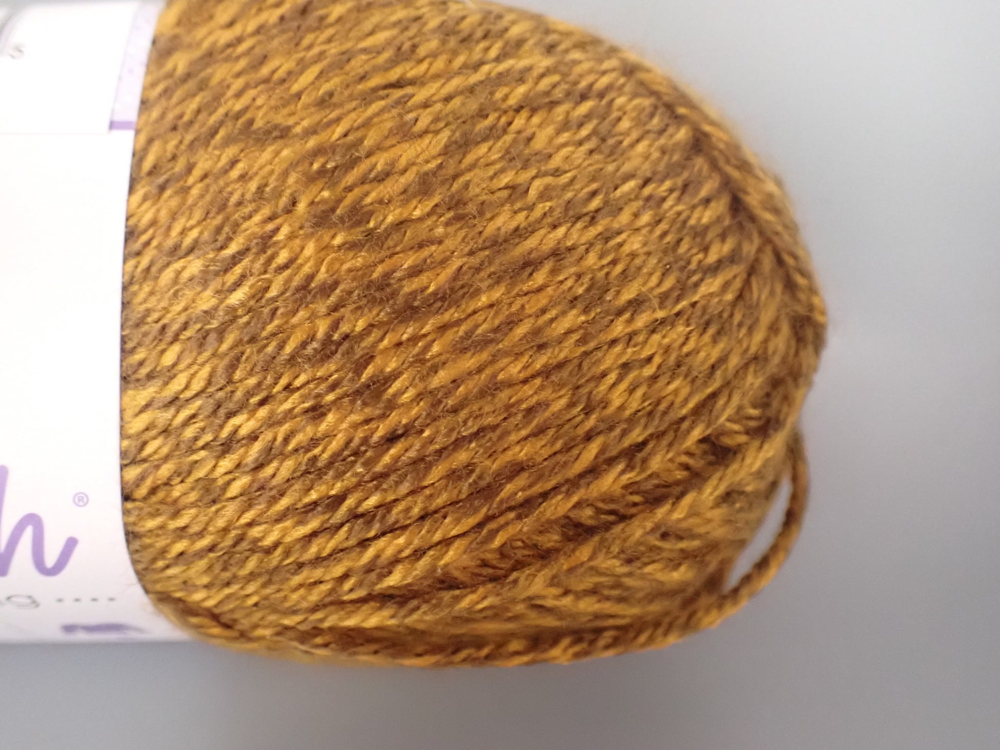 Lion Brand Yarn Basic Stitch Anti-Pilling Knitting Yarn, Yarn for  Crocheting, PURE PLATINUM, Gold Heather, 1-Pack